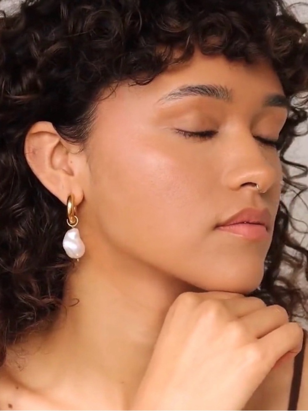 Gold Hoop Earrings with Irregular Pearl Drop Chic Statement Jewelry - Picture 2 of 10